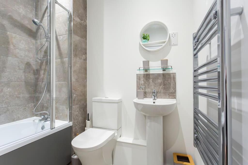 Polly'S Place Apartment Taunton & Free Off Road Parking & Wifi Экстерьер фото